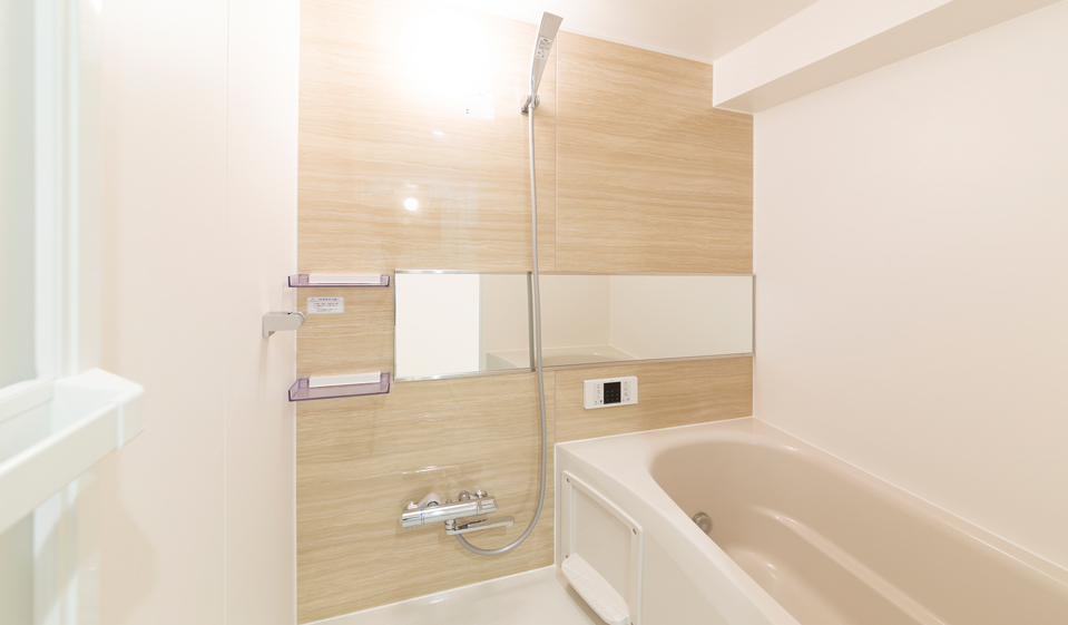 浴室クリーニング（天井、換気扇（カバー、フィルタ）、壁、照明、扉、浴槽、フタ、鏡、蛇口、シャワー）